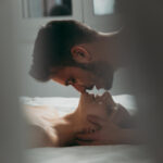 co oznacza pocałunek we śnie